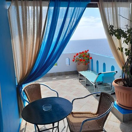 Delfini Aparthotel Akhladherí Екстериор снимка
