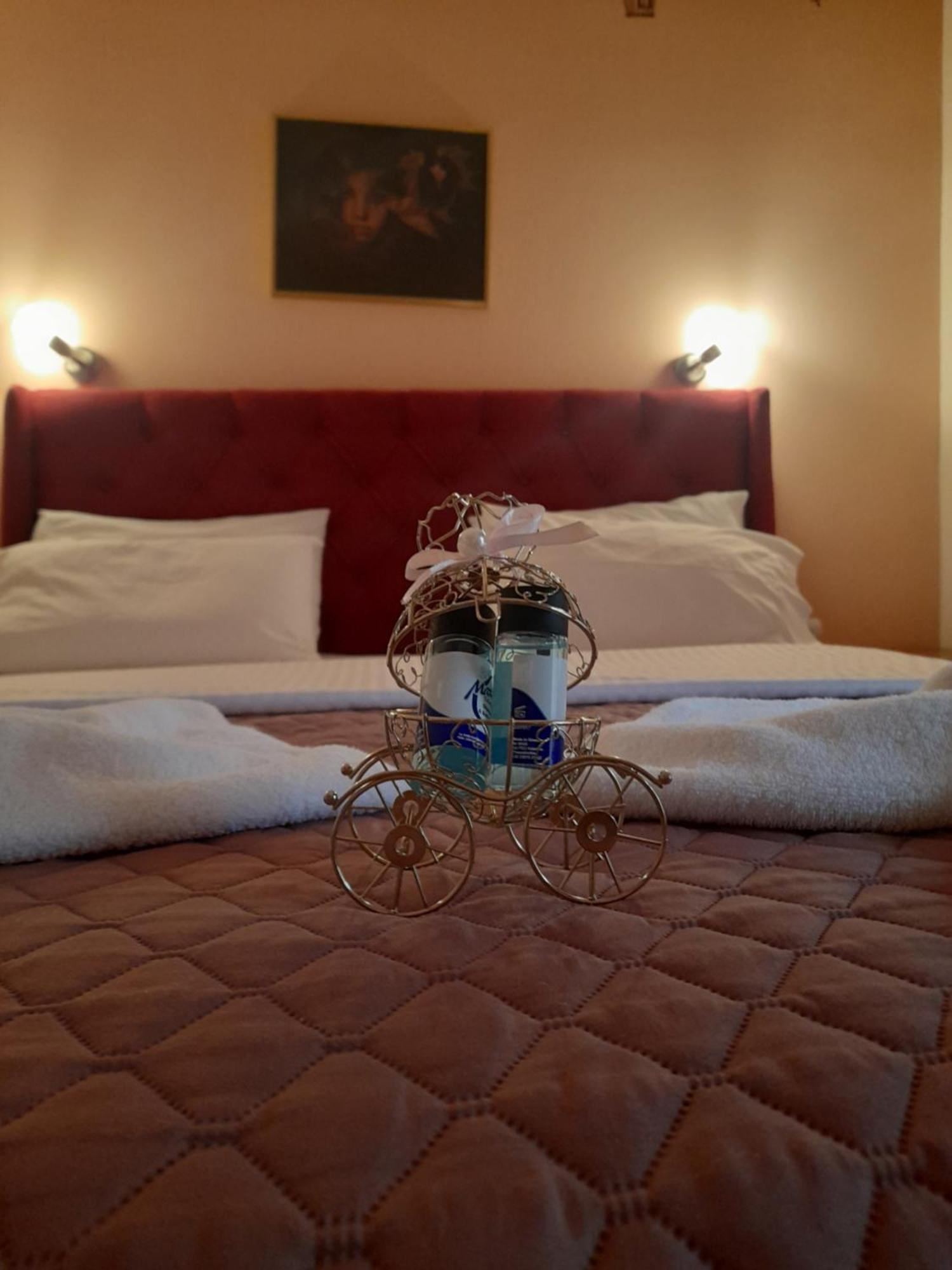 Delfini Aparthotel Akhladherí Екстериор снимка