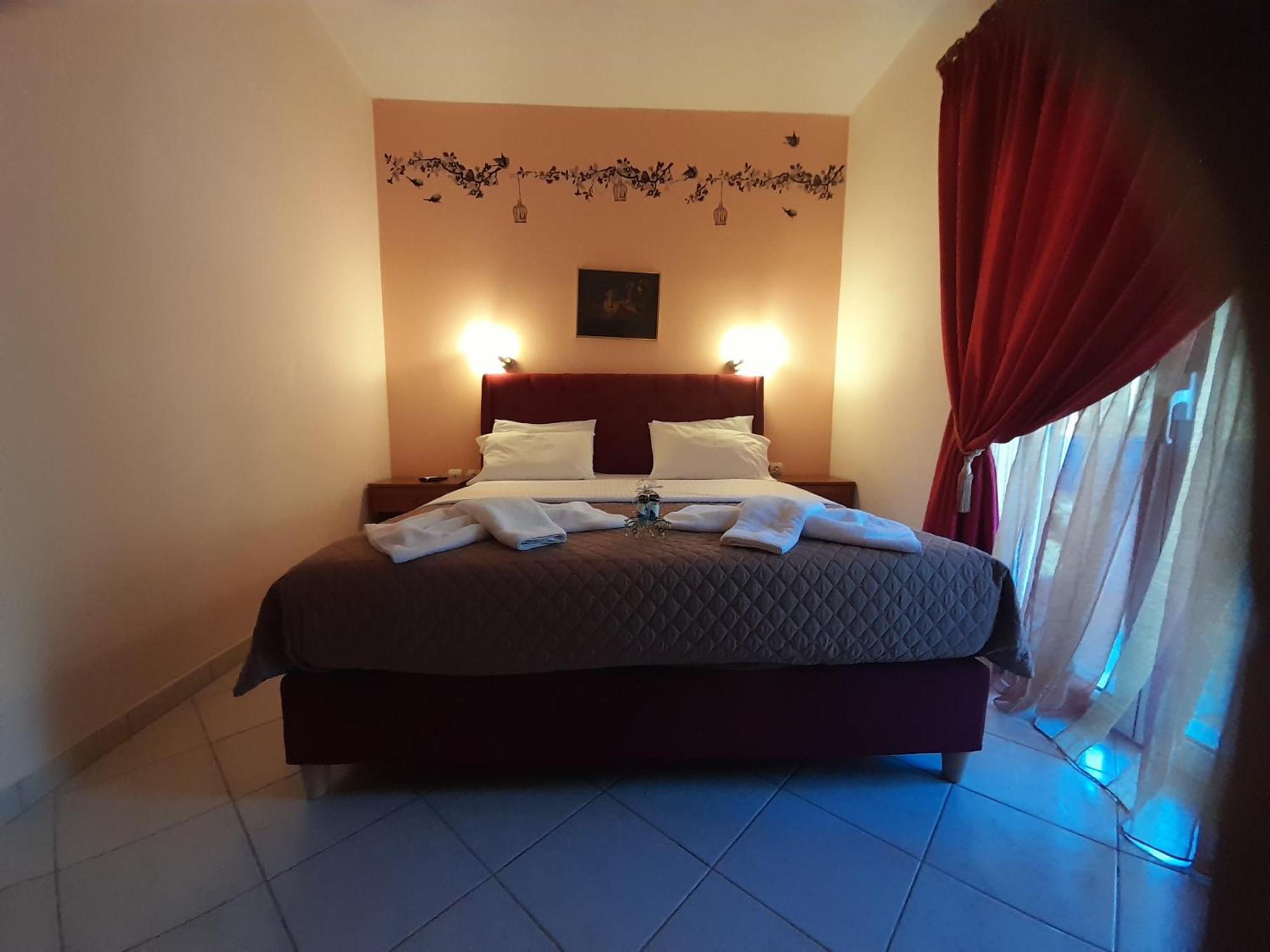 Delfini Aparthotel Akhladherí Екстериор снимка