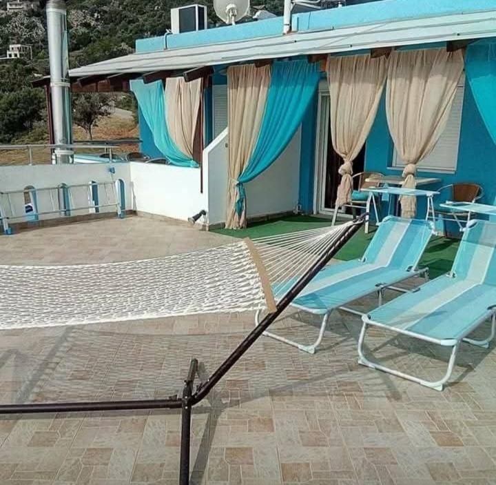 Delfini Aparthotel Akhladherí Екстериор снимка