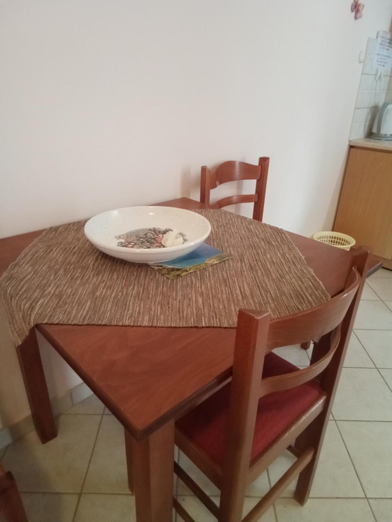 Delfini Aparthotel Akhladherí Екстериор снимка