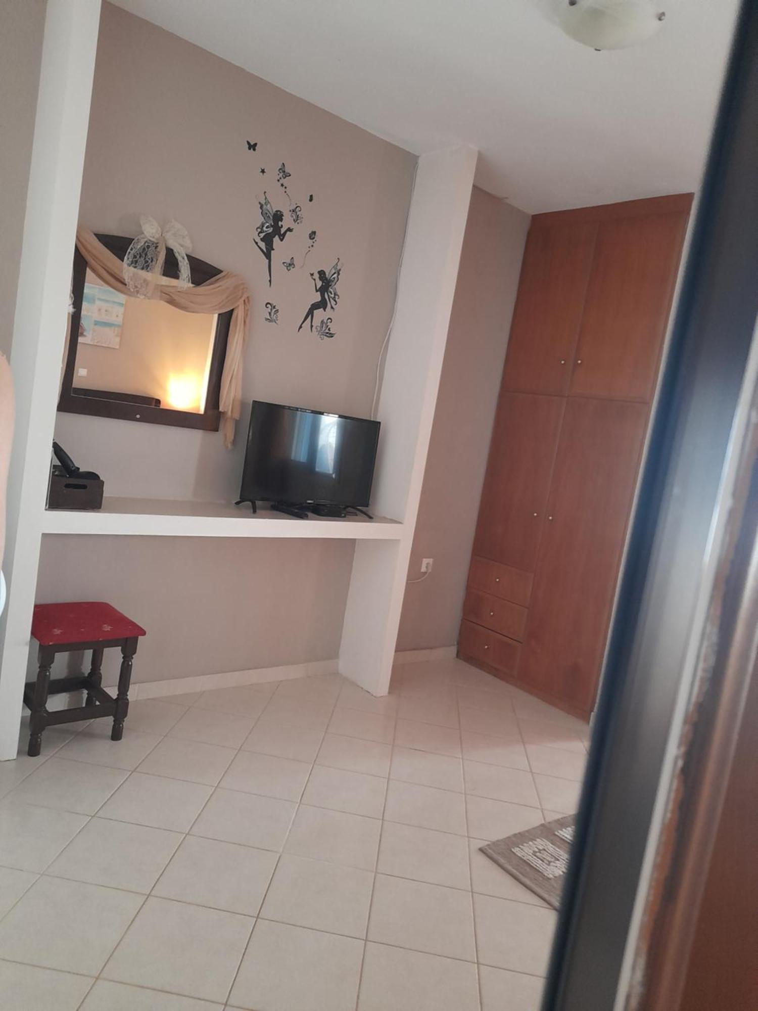 Delfini Aparthotel Akhladherí Екстериор снимка
