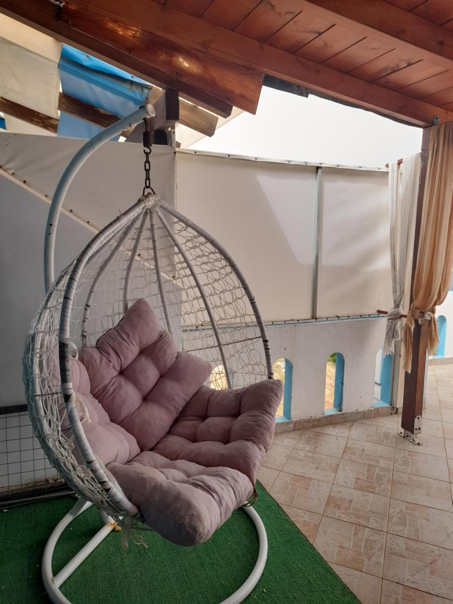 Delfini Aparthotel Akhladherí Екстериор снимка